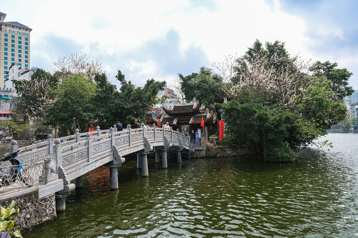 Đền Thủy Trung Tiên – Thực hư ngôi đền thờ thần Chó giữa lòng Thủ đô